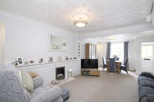 Lounge/Diner- click for photo gallery